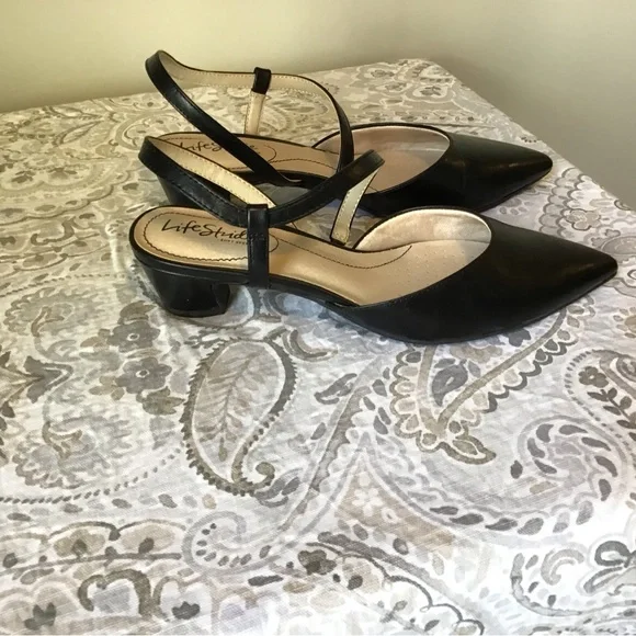 Life Stride 8 wide black “Minimalist” sling back pumps - Picture 4 of 8
